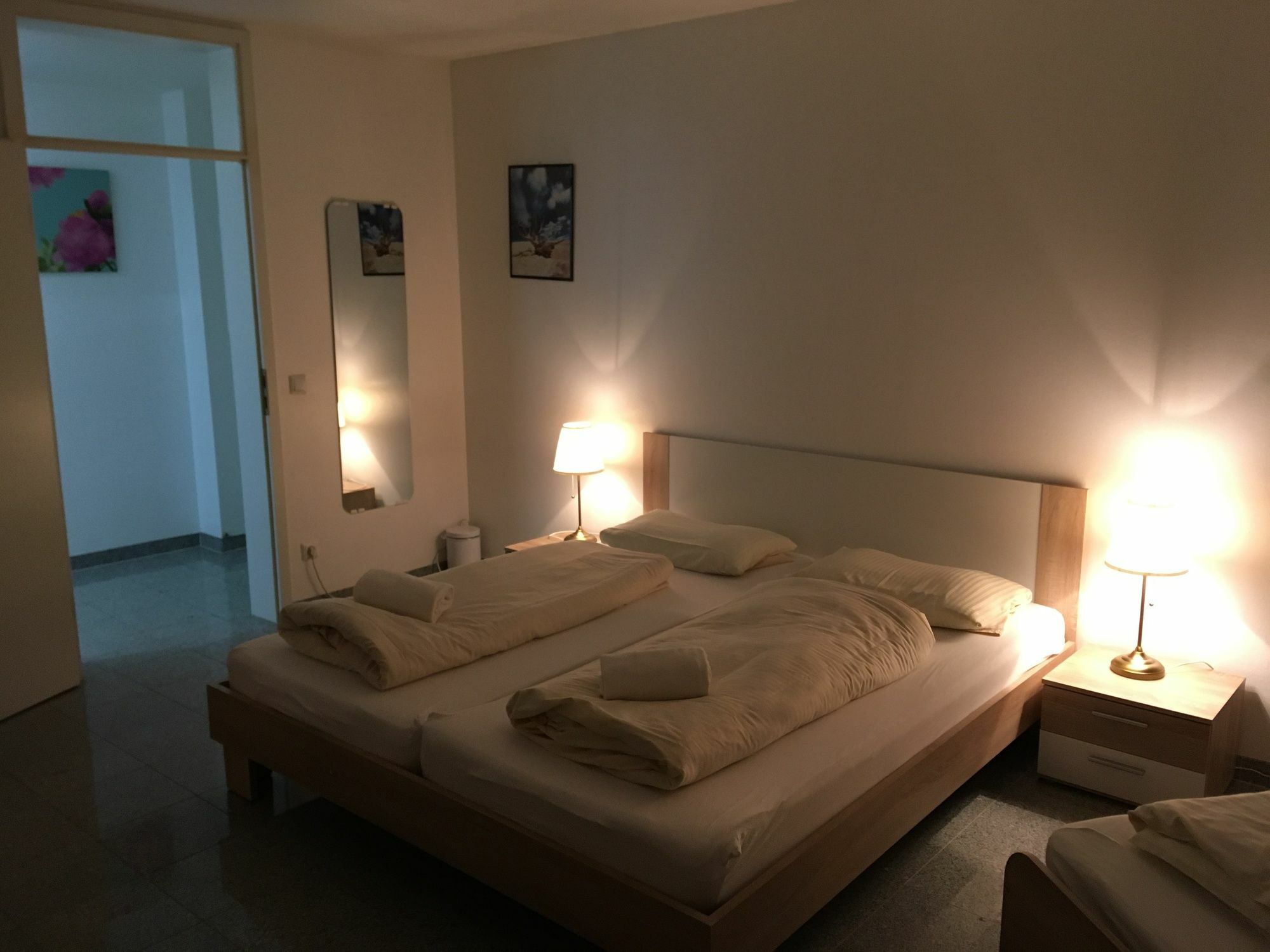 דירות מינכן Kn Kahtan Boarding House מראה חיצוני תמונה