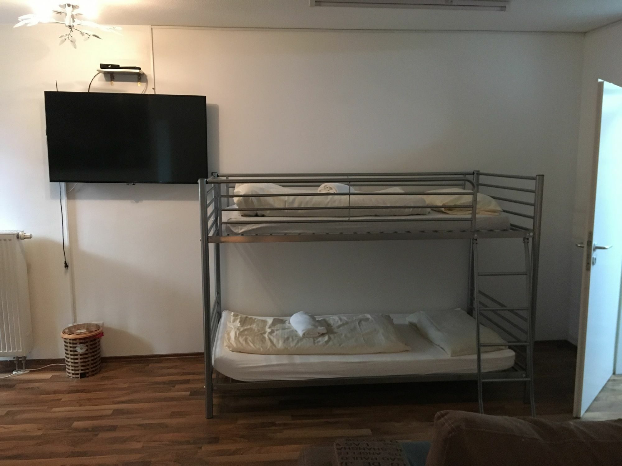 דירות מינכן Kn Kahtan Boarding House מראה חיצוני תמונה
