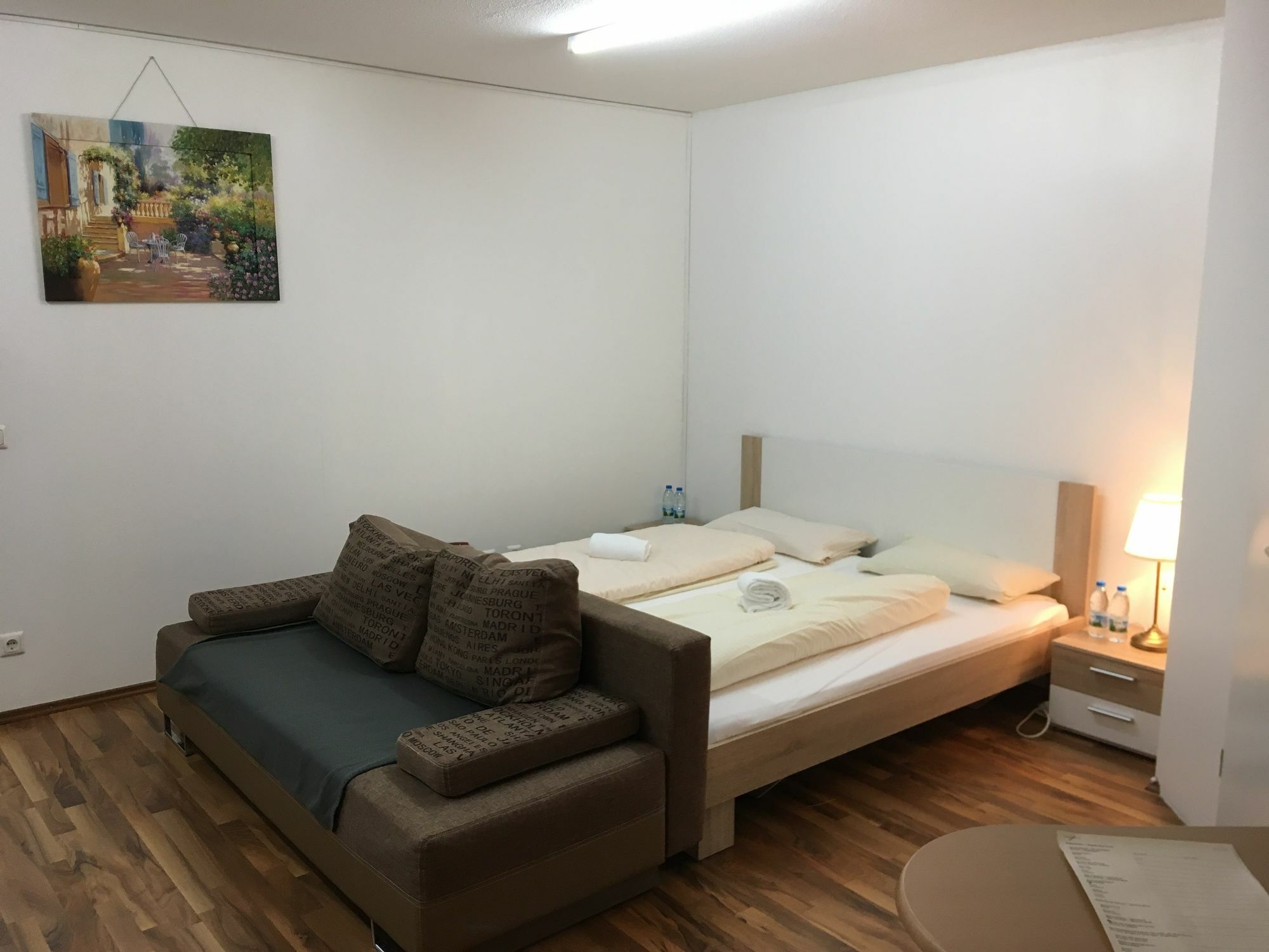 דירות מינכן Kn Kahtan Boarding House מראה חיצוני תמונה