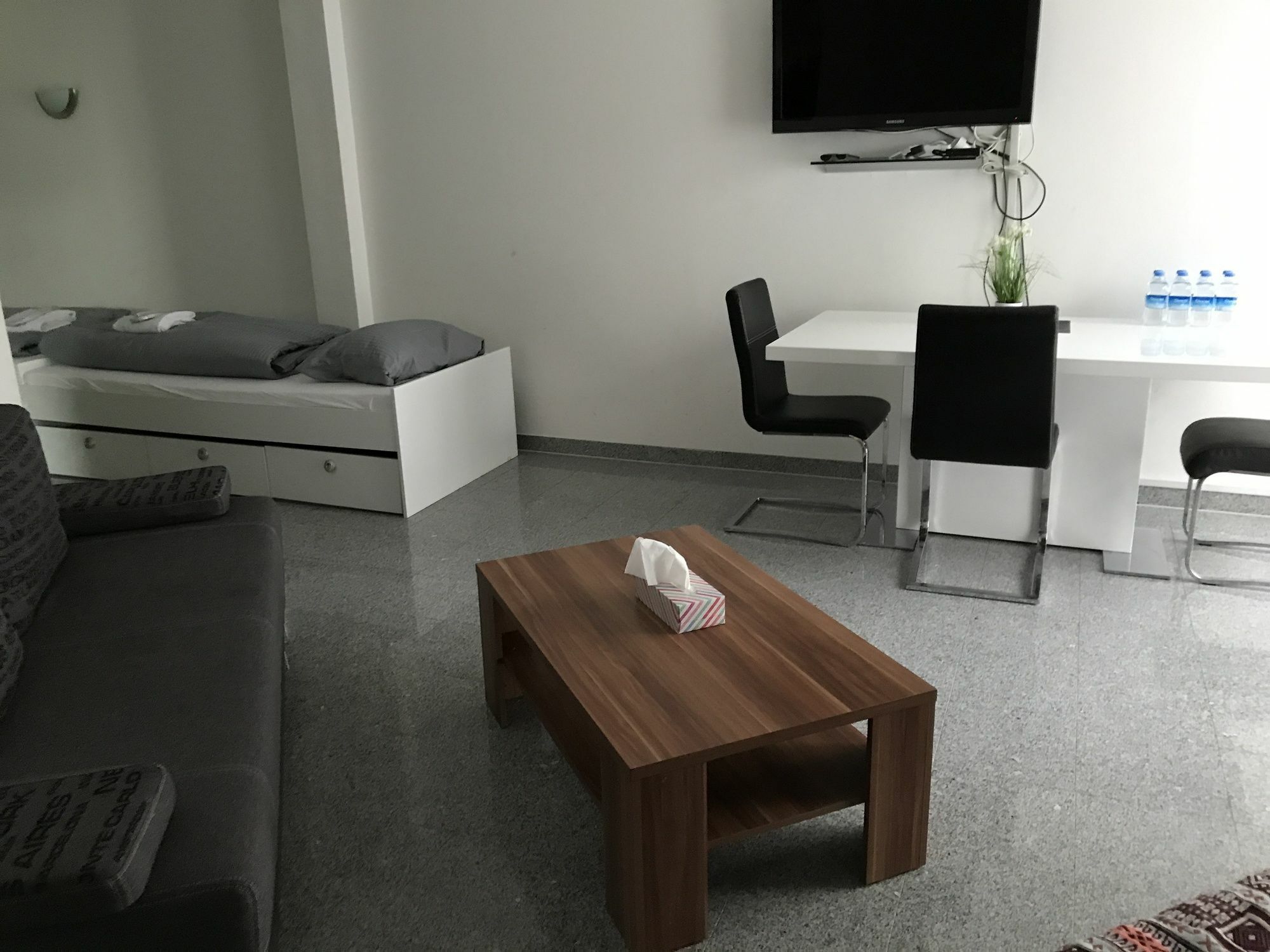 דירות מינכן Kn Kahtan Boarding House מראה חיצוני תמונה